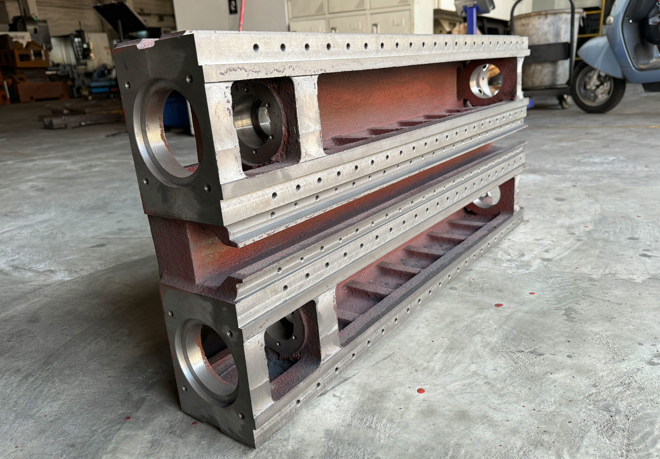 CNC lathe saddle
