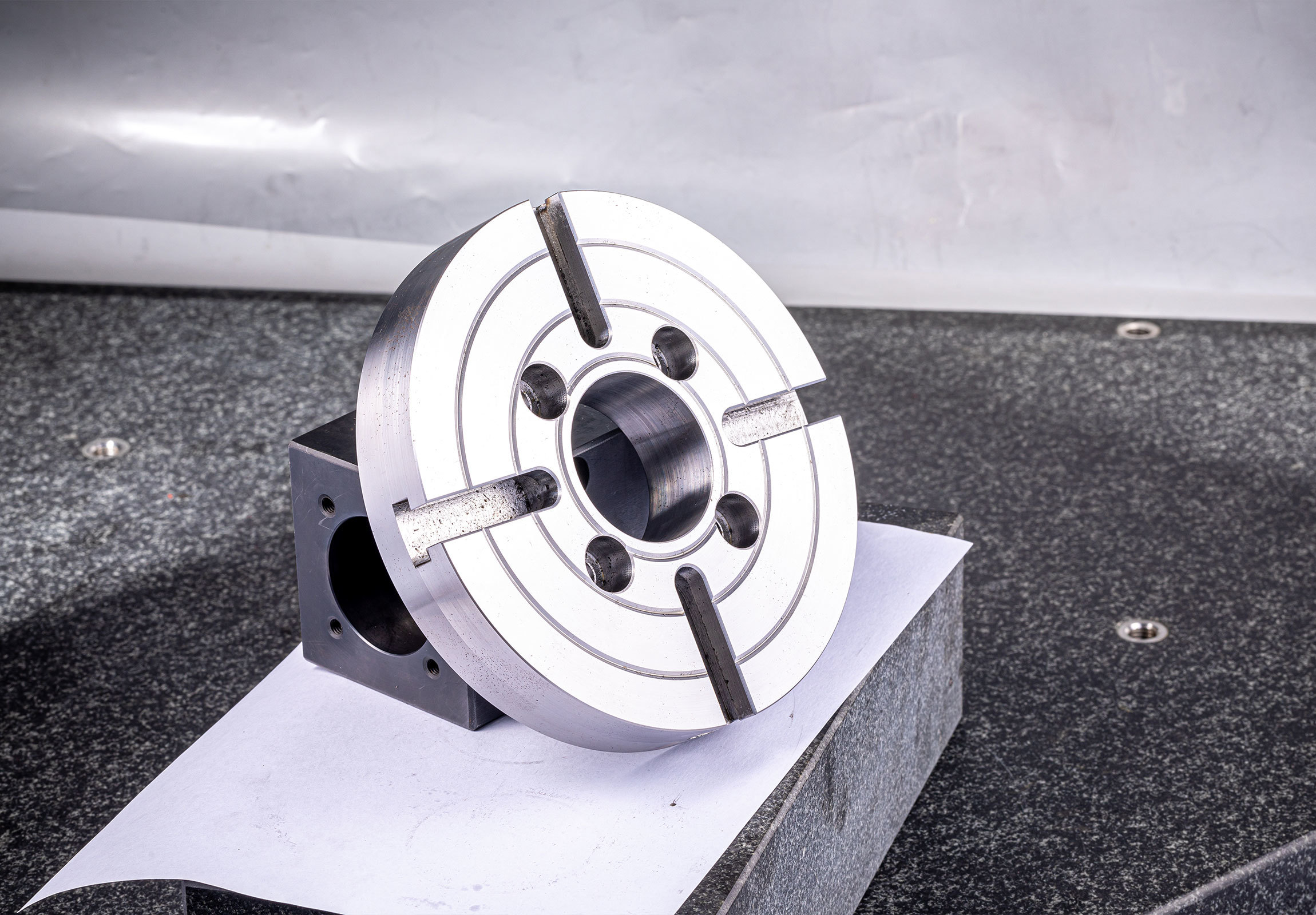 Four-axis flange