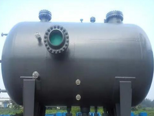 TANK-KIND PRESSURE VESSEL