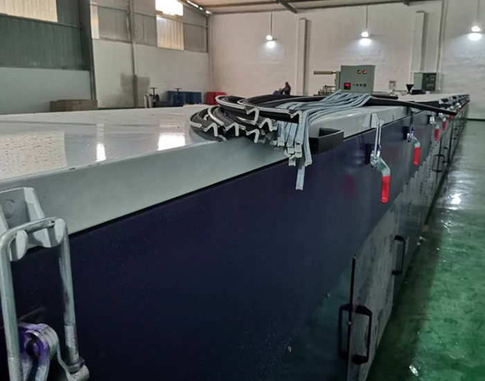 What are the applicable products of polyurethane sealing foaming machine?