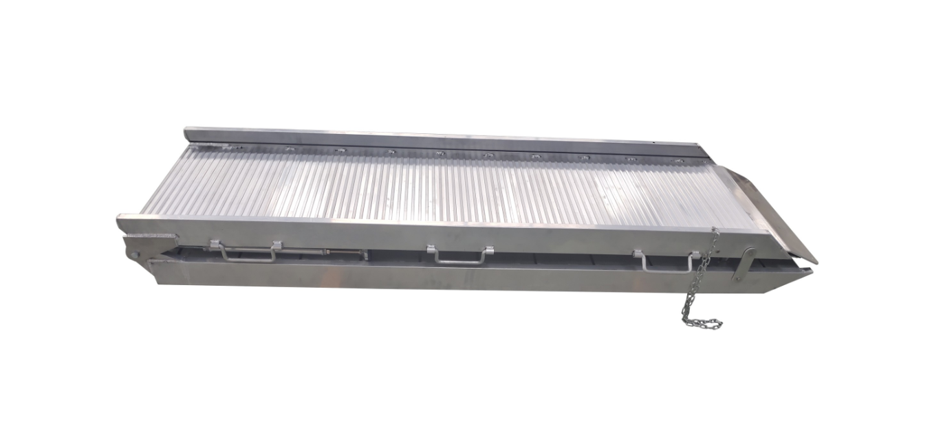 Foldable aluminum ramp