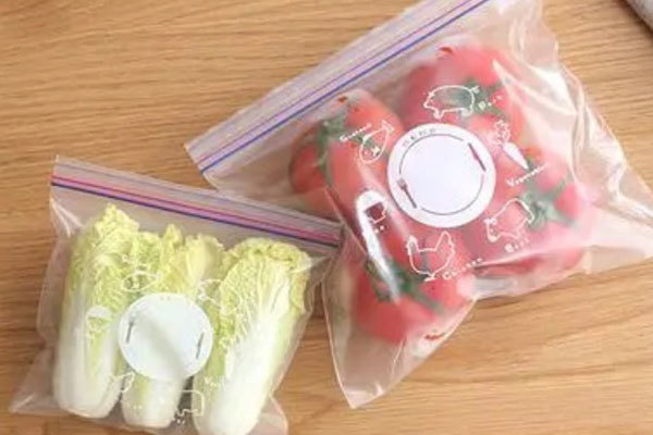 Storage bags are mainly used in people's daily lives