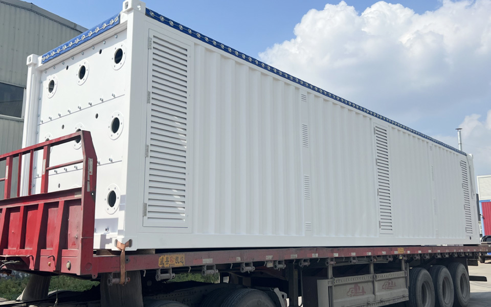 Equipment container