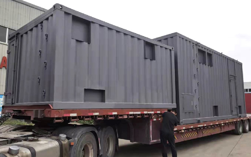 Equipment container