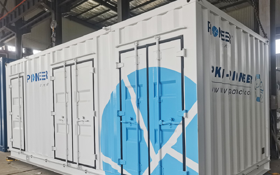 Equipment container
