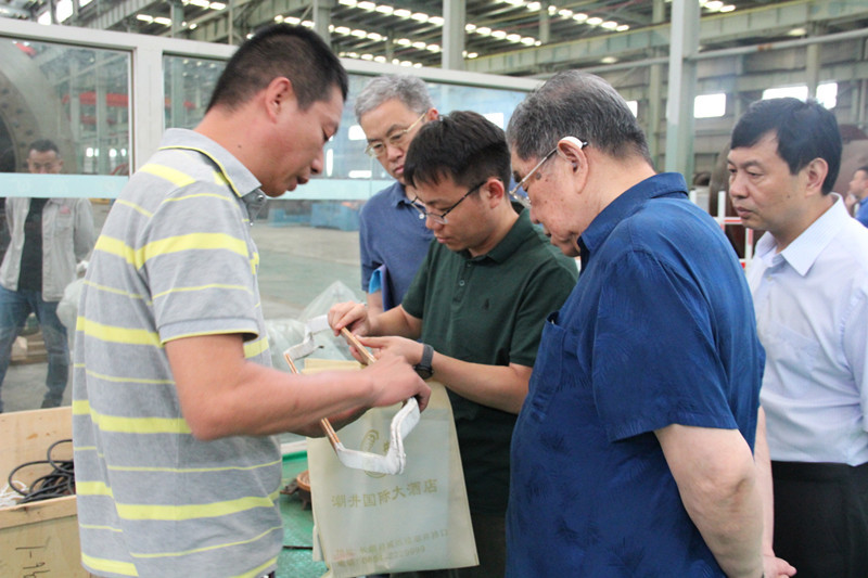 防爆永磁電機(jī)內(nèi)裝式礦井提升機(jī) 技術(shù)論證會(huì)在我公司隆重舉行