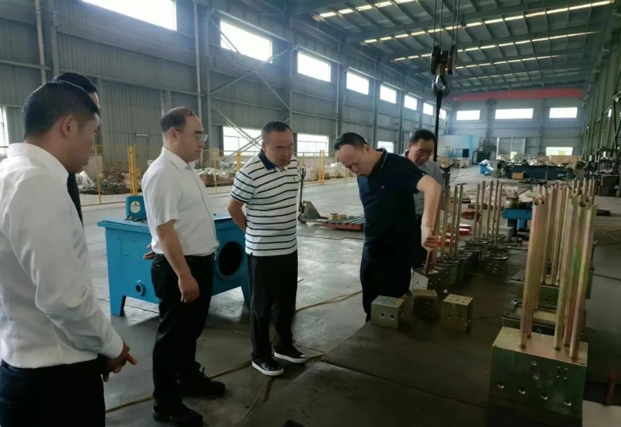 黔南州宏安建材有限公司执行董事曾宪锡组织到贵州高矿重工（长顺）公司考察学习交流有关长期合作共赢事宜