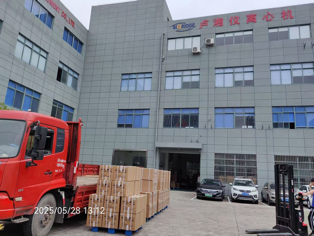 盧湘儀 TD5A 多管架自動(dòng)平衡離心機(jī)批量出口白俄羅斯 助力科研與醫(yī)療發(fā)展