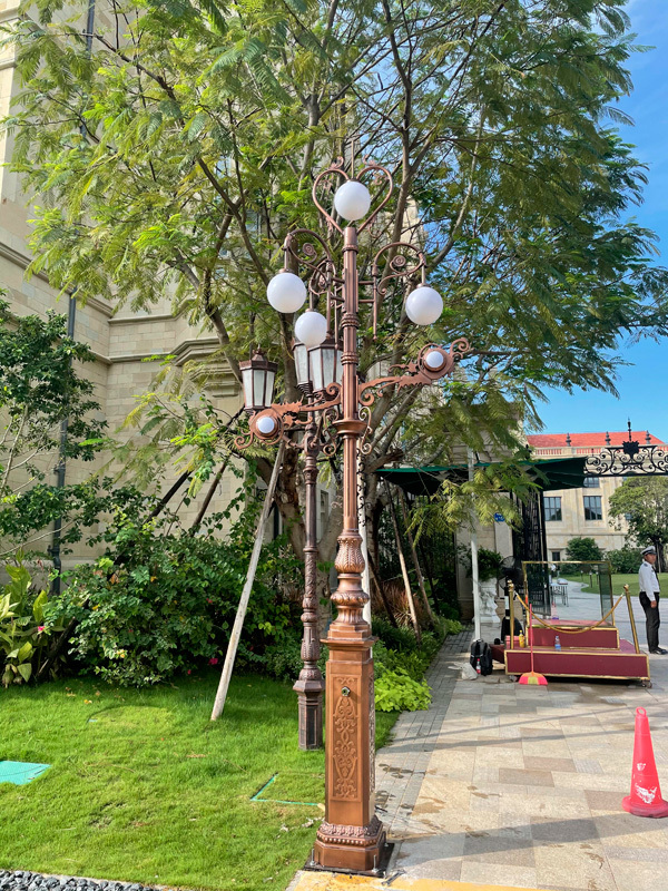 Dongguan Huawei headquarters intelligent barrier street lamp Dongguan Huawei headquarters intelligent barrier street lamp