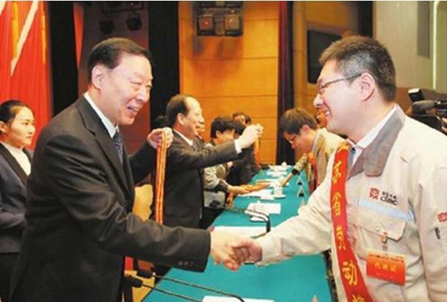 熱烈祝賀鈦能科技花思洋董事長榮獲"江蘇省勞動模范"稱號