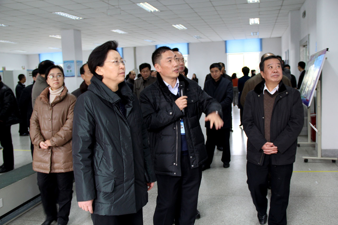 熱烈歡迎出席省班組建設(shè)工作會(huì)議的各位領(lǐng)導(dǎo)蒞臨指導(dǎo)