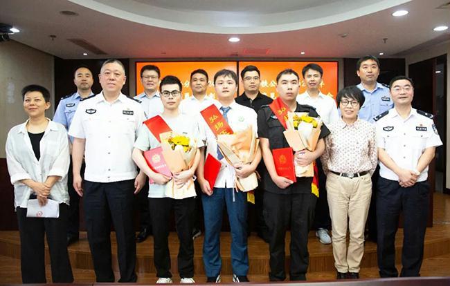 【杭州市安保集团】挺身救火！这位市保人荣获“杭州市见义勇为义士”称号