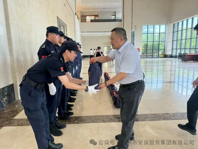烈日坚守显担当，殷殷关怀送清凉——公司领导前往衢州执勤点看望并慰问高温一线安保队员