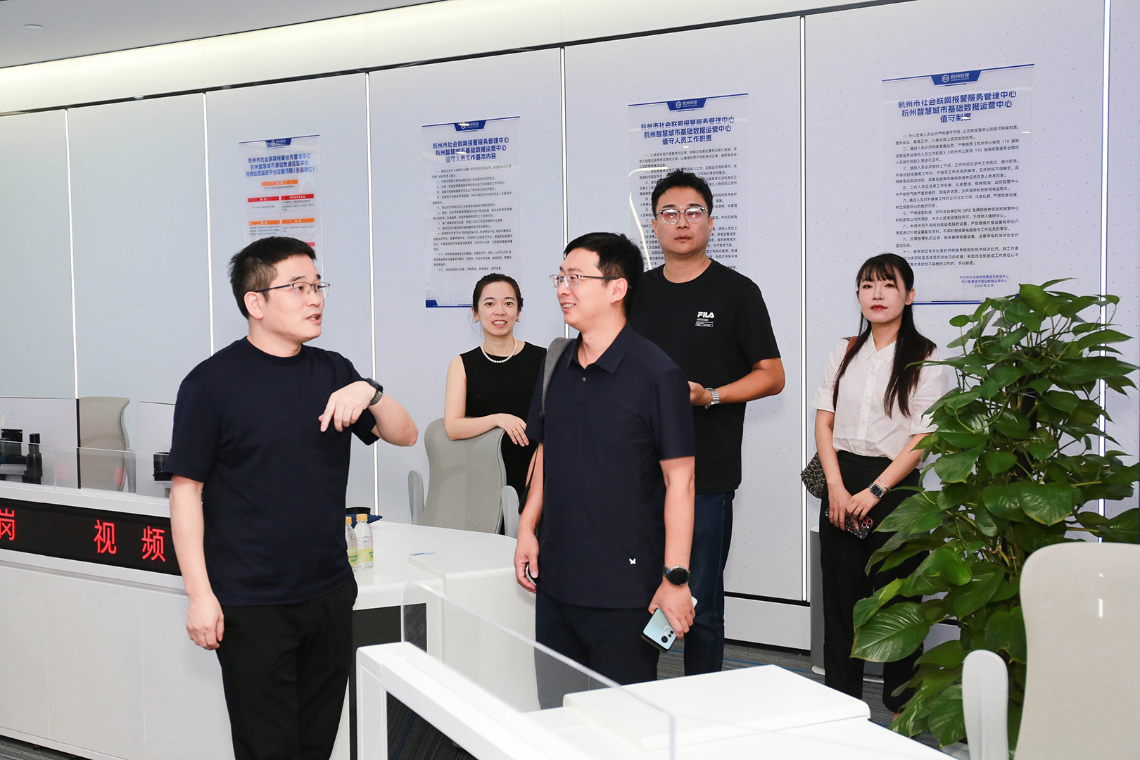 深化东西协作 共筑智慧安防新生态——阿克苏金盾保安公司来公司考察交流