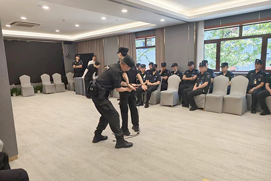 公司驻浙大一院安保中队反恐培训风采