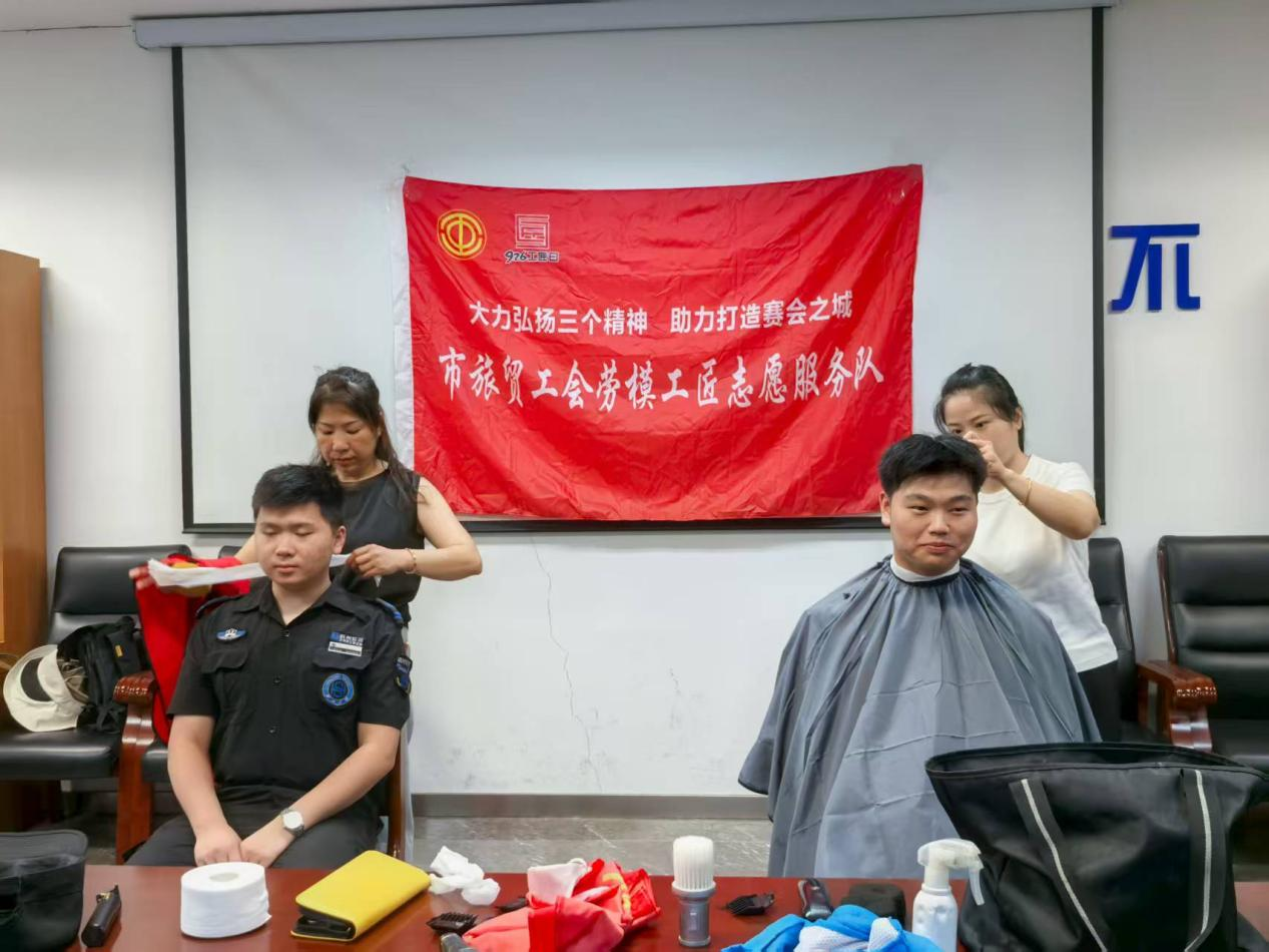 “剪出风采，传递温情”——公司工会开展驻点义剪活动