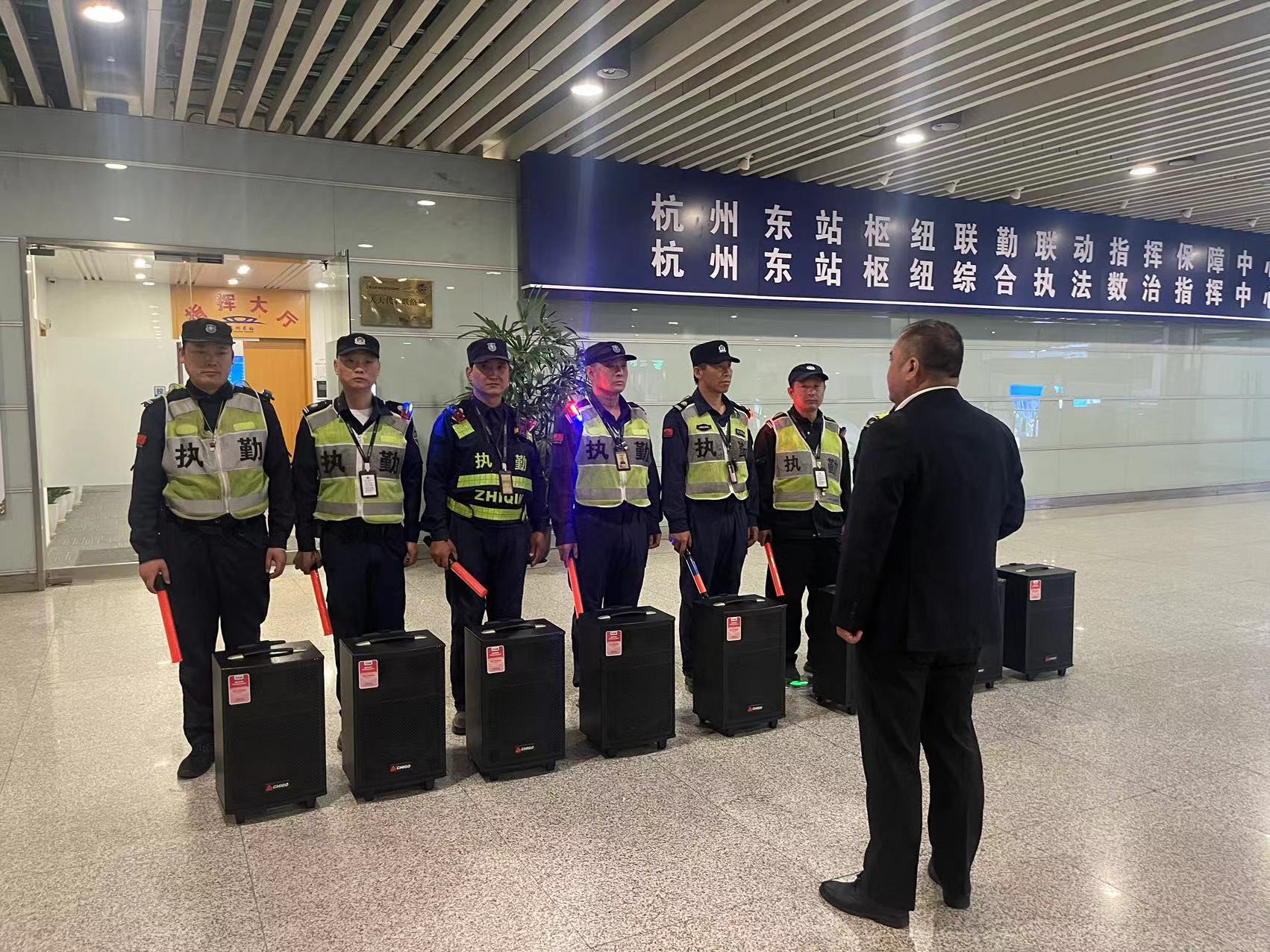 332.7万人次背后的坚守！银河galaxy娱乐游戏中心驻杭州火车东站枢纽（城站广。┐蠖尤σ愿，护航五一平安出行