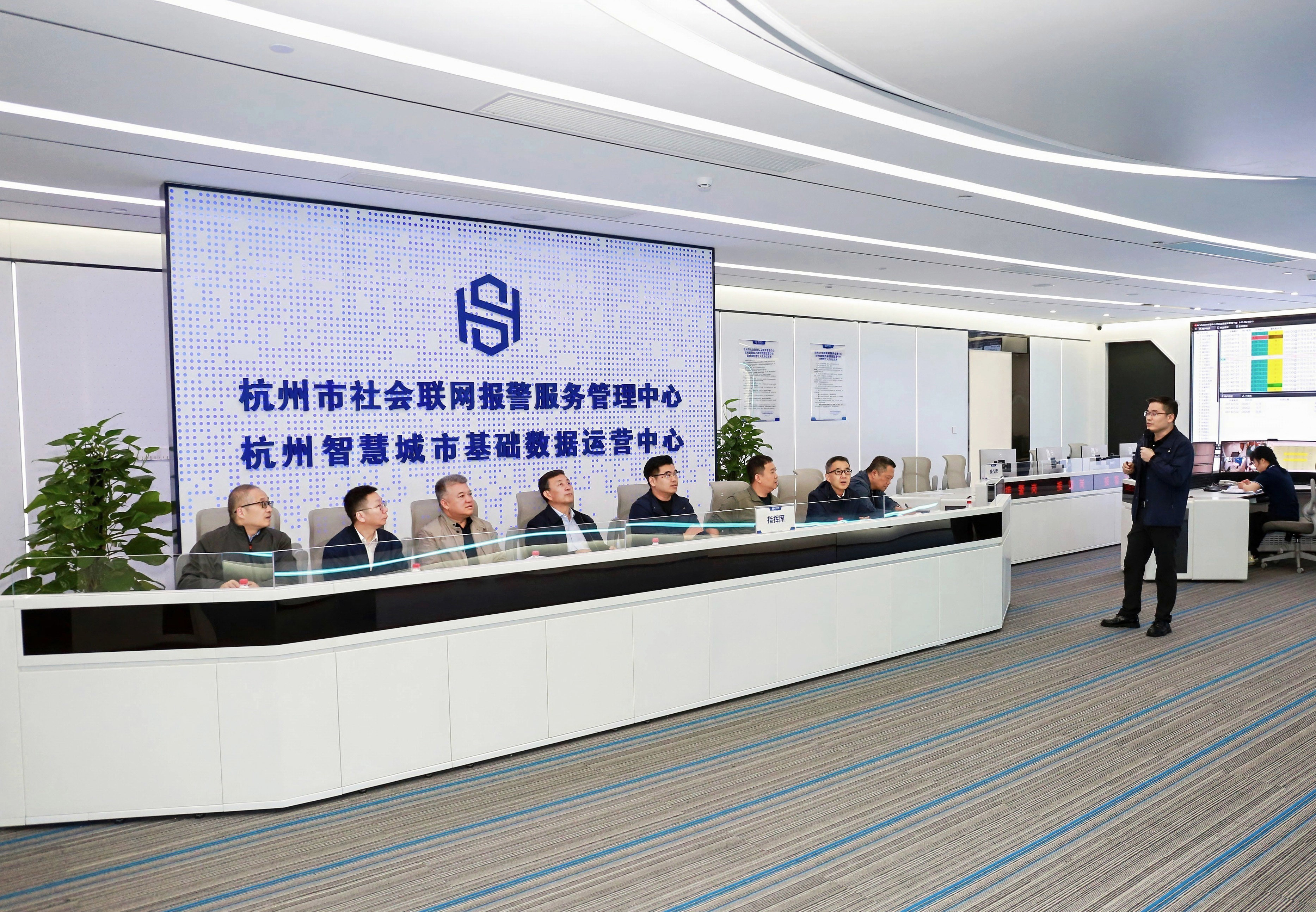 公安部考察团一行莅临公司调研指导