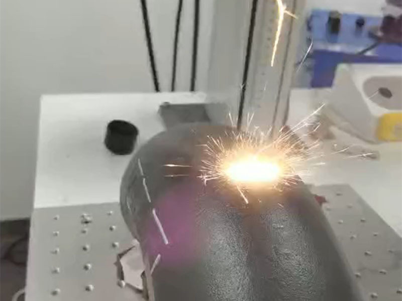 Laser dust-removal station