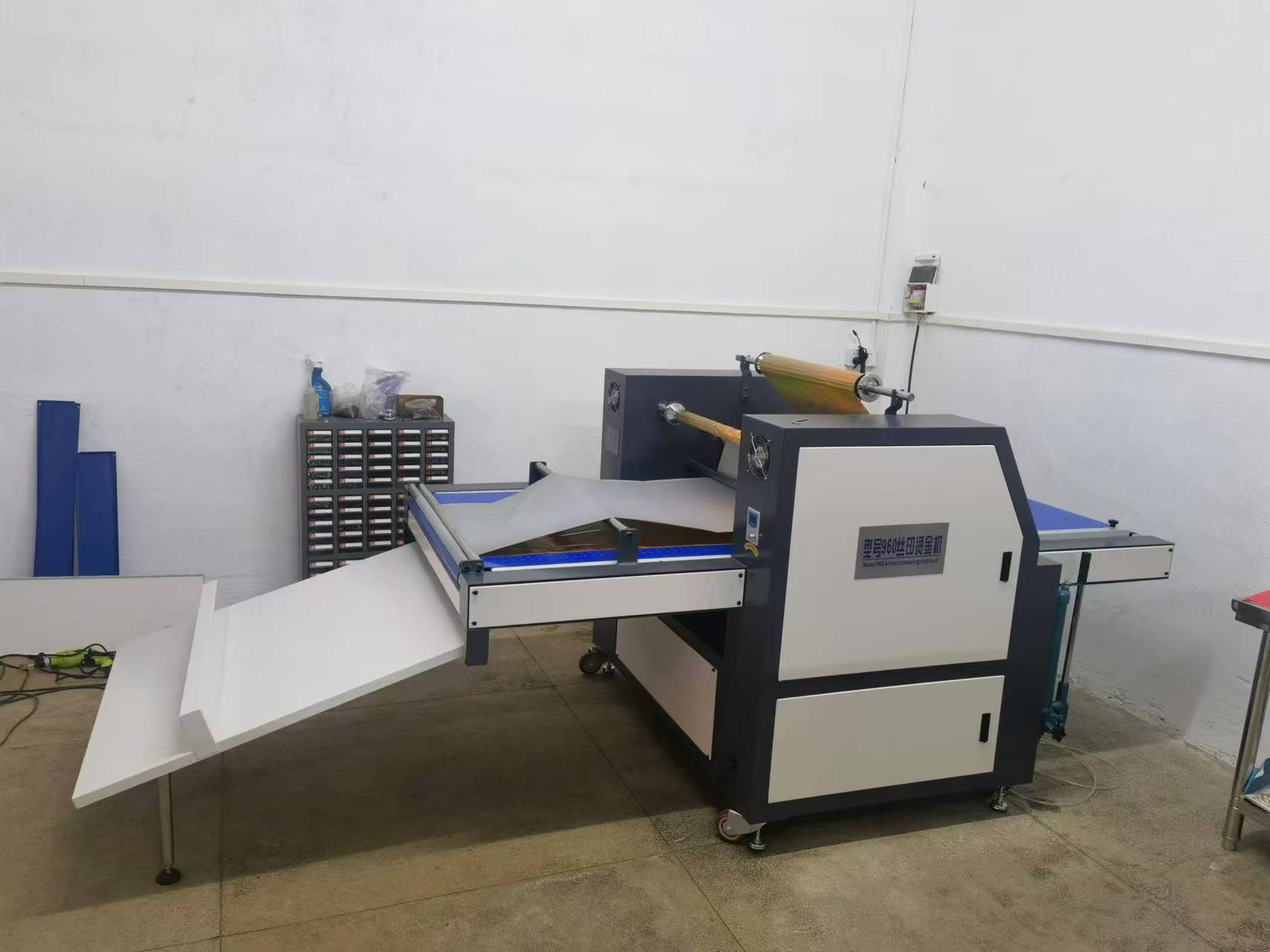 Hand swing semi-automatic cold ironing machine workshop finished product area Hand swing semi-automatic cold ironing machine workshop finished product area