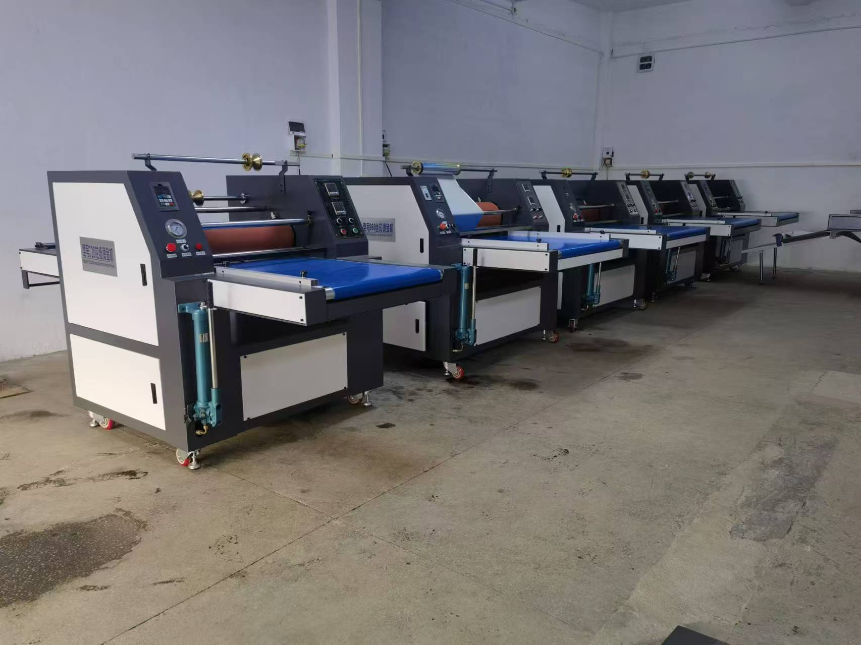 Hand swing semi-automatic cold ironing machine workshop finished product area Hand swing semi-automatic cold ironing machine workshop finished product area