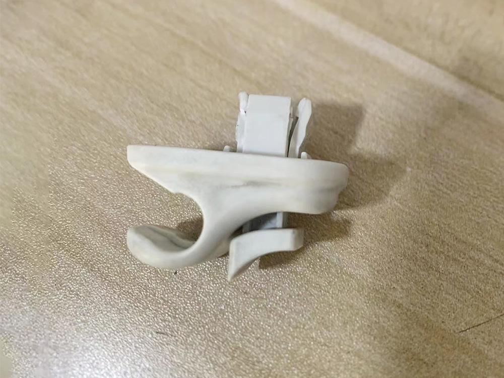 ±忨