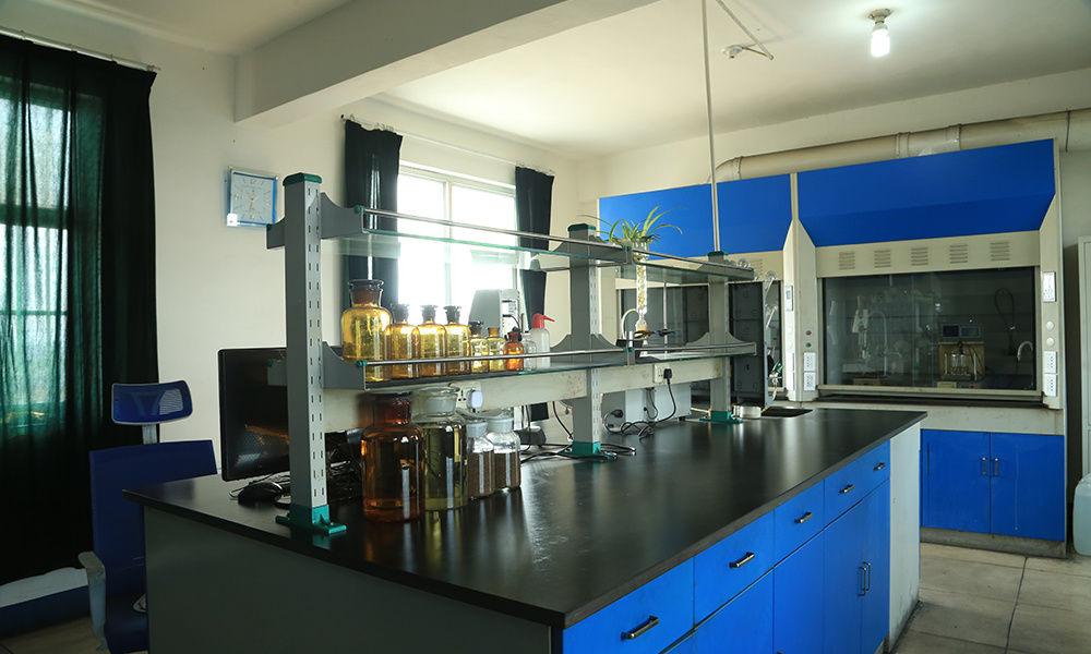 Laboratory bench (2) Laboratory bench (2)