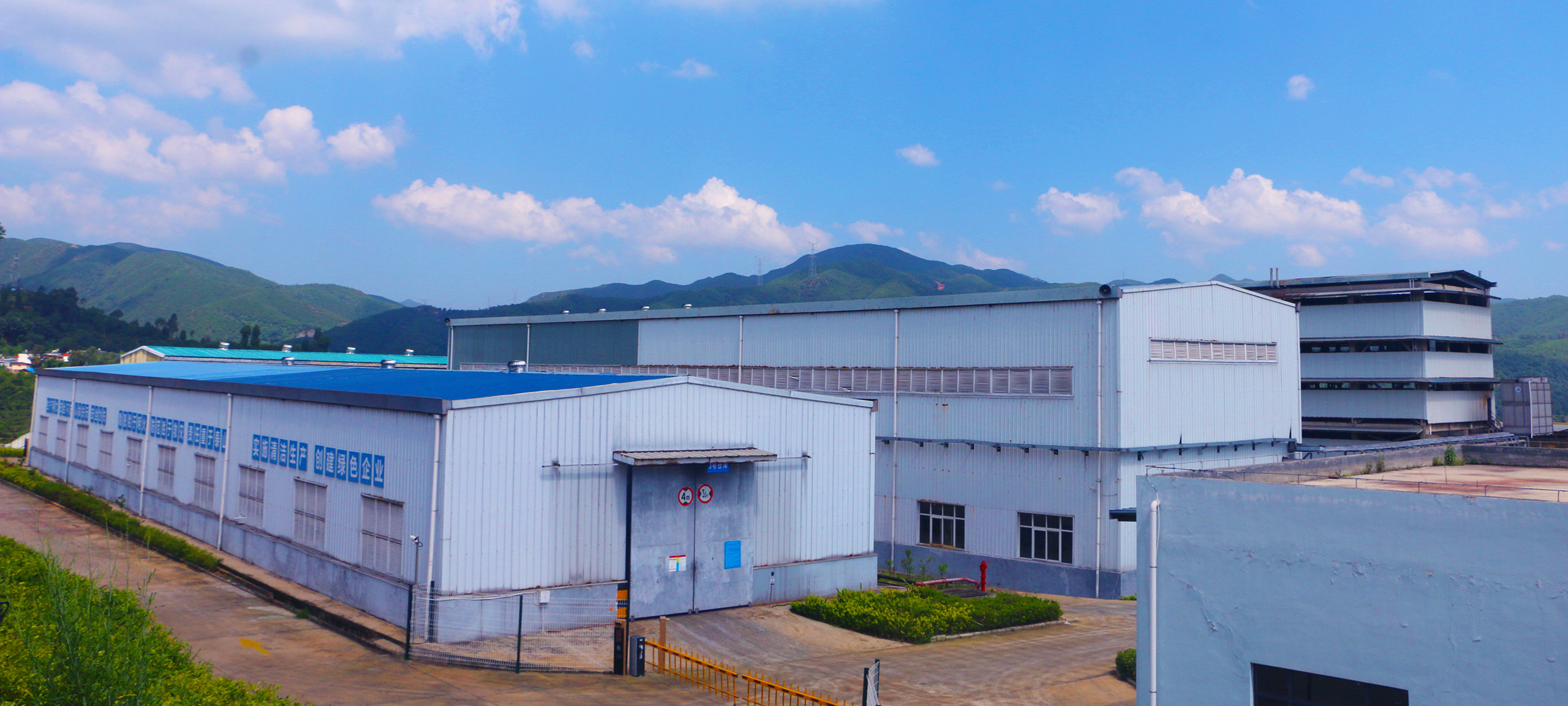立足西部，面向全国，走向世界