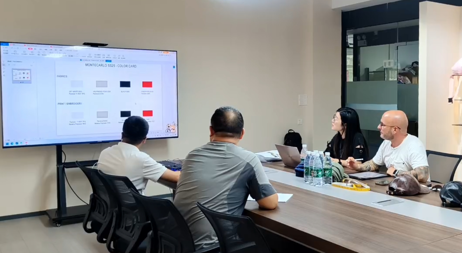 Italian customers visited the factory and were satisfied with our factory.