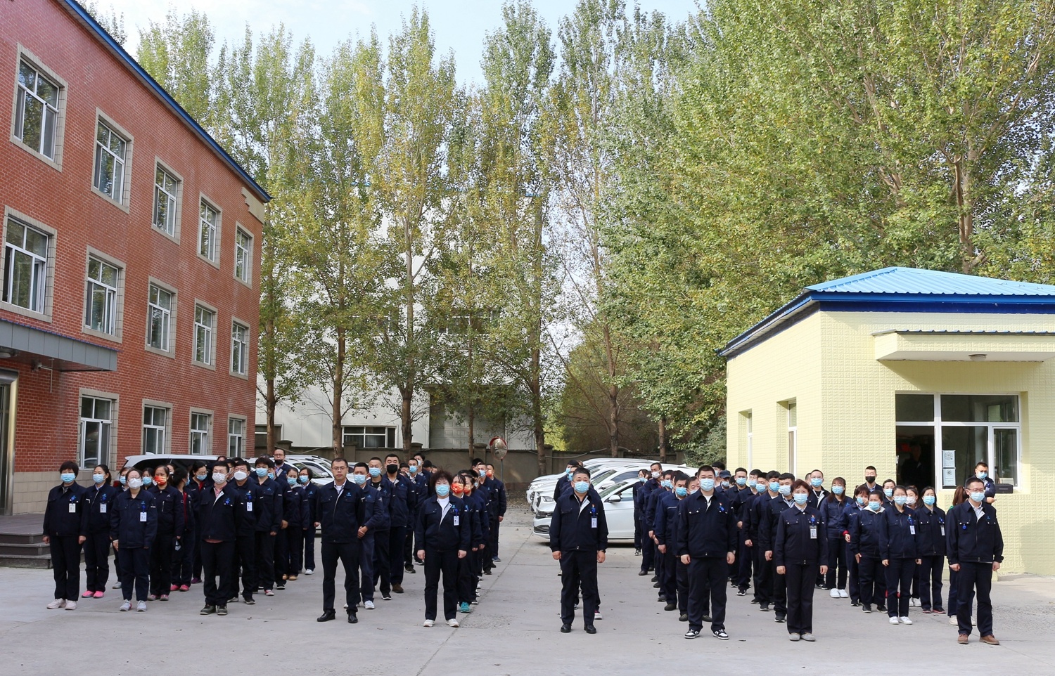 Компания Lifeng провела церемонию поднятия флага, чтобы отпраздновать 72-ю годовщину основания и 18-ю годовщину основания завода