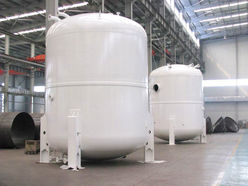 Cement high pressure tank of offshore drilling platform