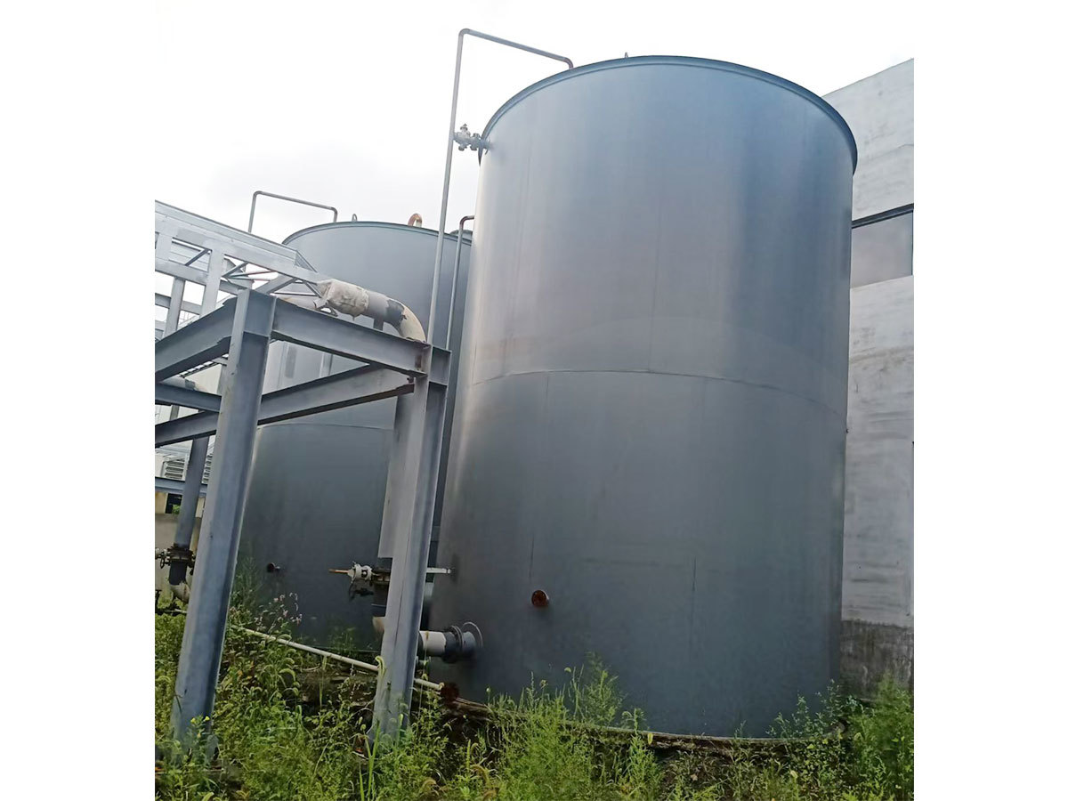 Nitrogen buffer tank