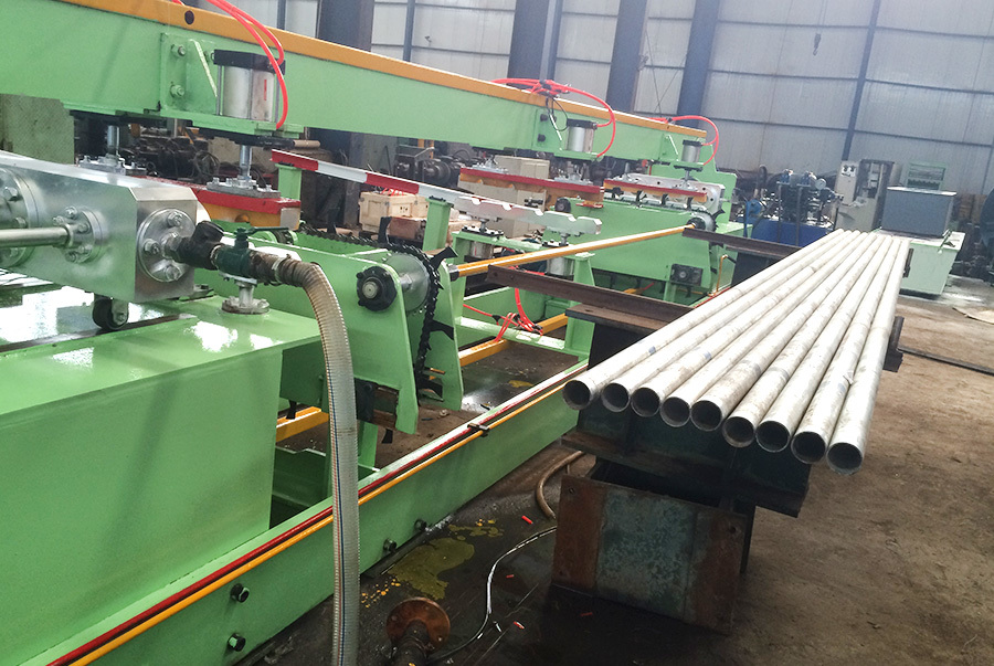 Longitudinal welded pipe hydraulic press