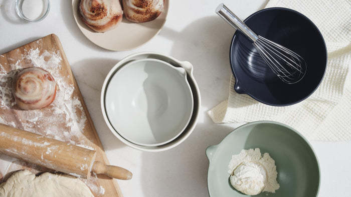 ¿Cuáles son las características del esmalte de color de porcelana blanca?