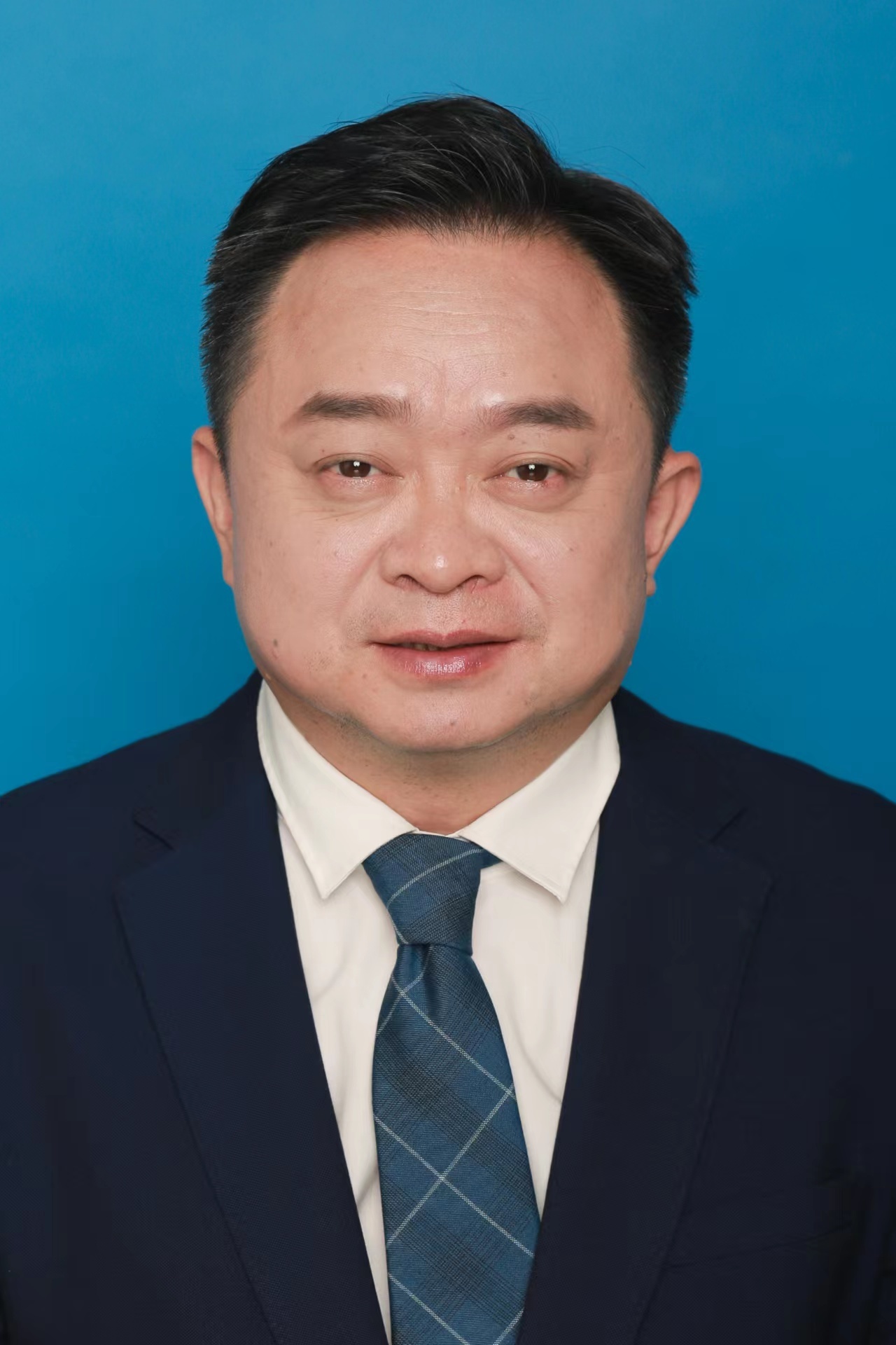 梁步青