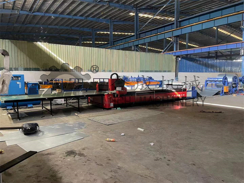 福建福州订购的整套风管生产线调试现场