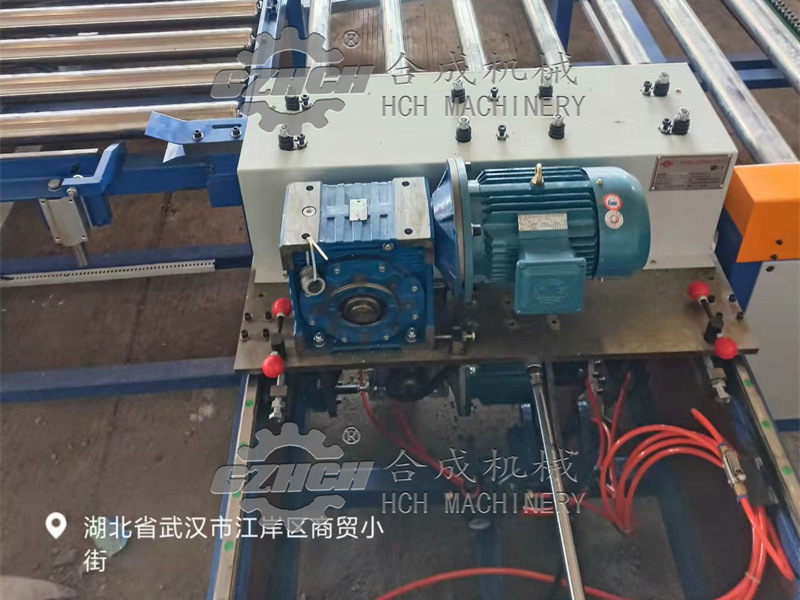 武汉喻总订购的整套风管生产6线已经安装调试完成