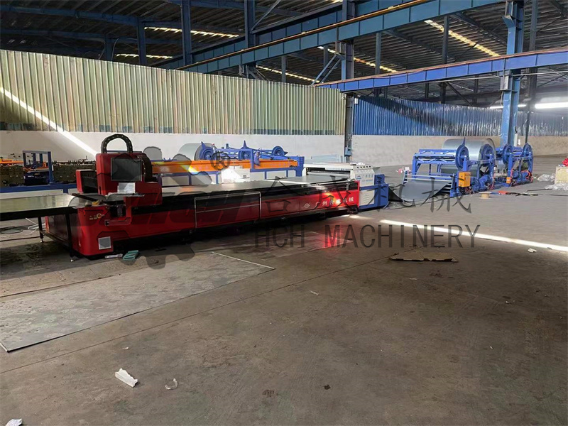 福建福州订购的整套风管生产线调试现场