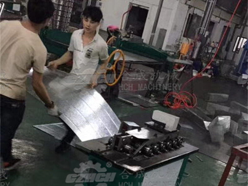 香港客户订购的全套圆形风管及方形风管生产线现场