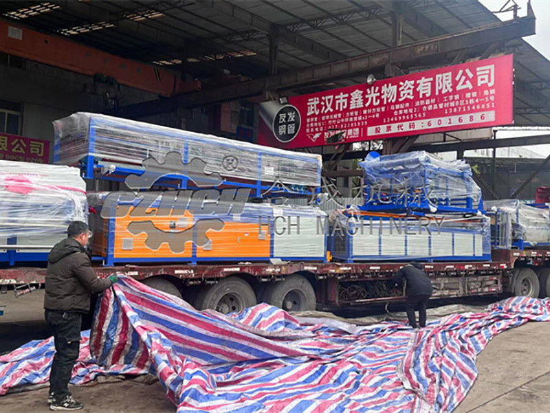 武汉喻总订购的整套风管生产6线已经安装调试完成