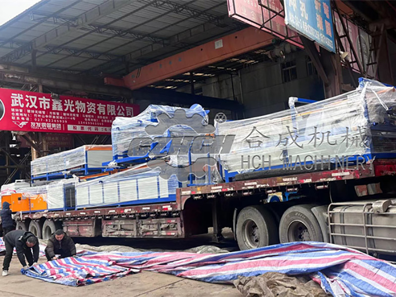 武汉喻总订购的整套风管生产6线已经安装调试完成