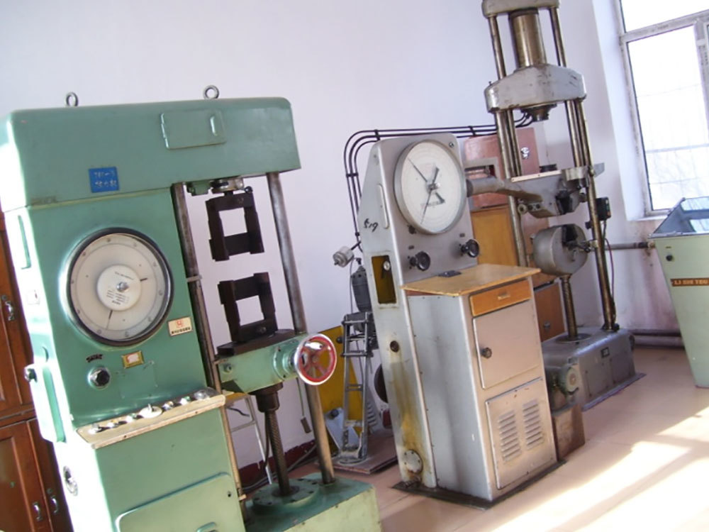 Tensile testing machine