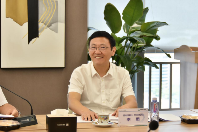 广东省委统战部李阳春副部长、深圳市工商联李勇书记一行莅临太阳集团tcy8722网站考察调研(图3)