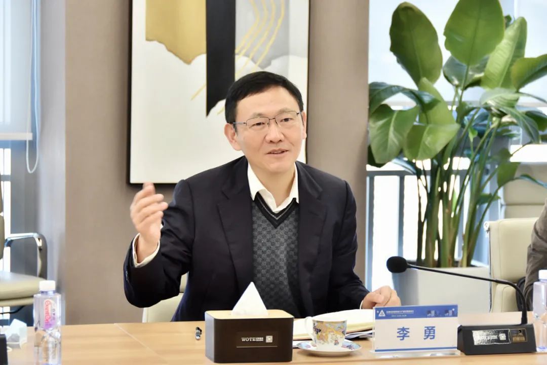 深圳市委常委、市委统战部部长王强一行莅临太阳集团tcy8722网站考察调研(图4)