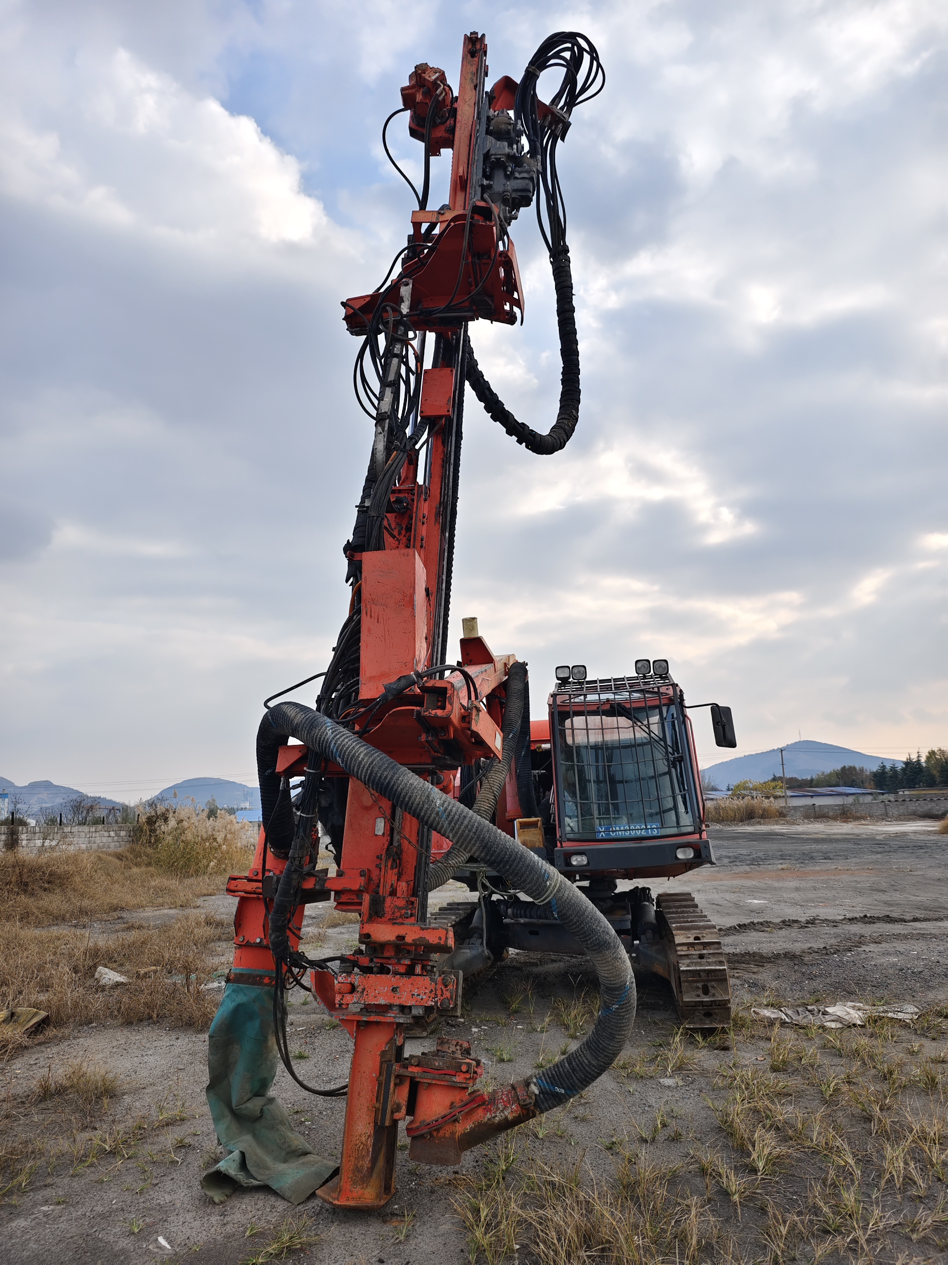 Sandvik DX800  hydraulic drill rig