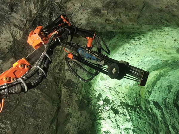 Does the rock drill rotate forward or reverse?