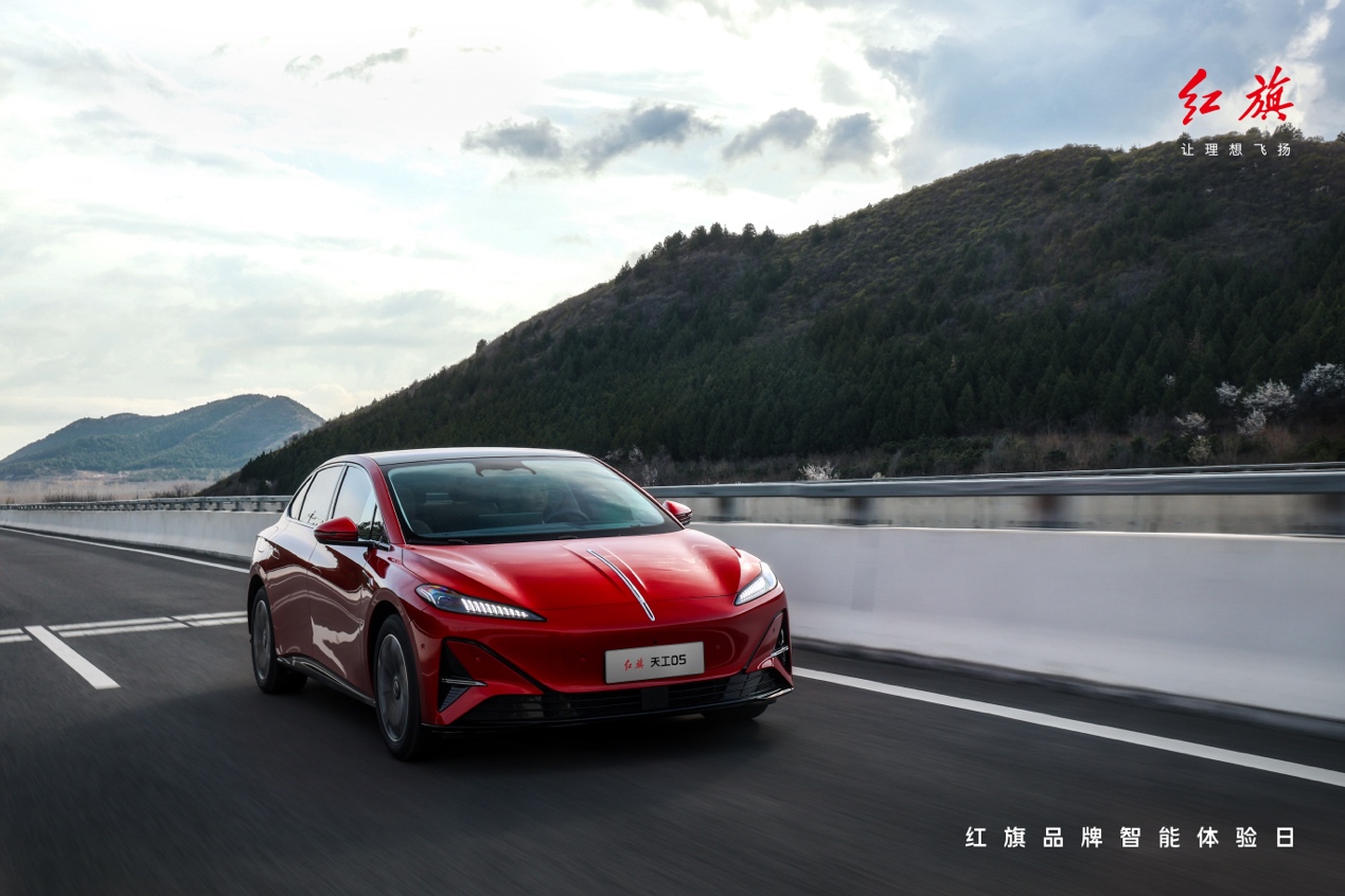 汽車在公路上行駛描述已自動(dòng)生成