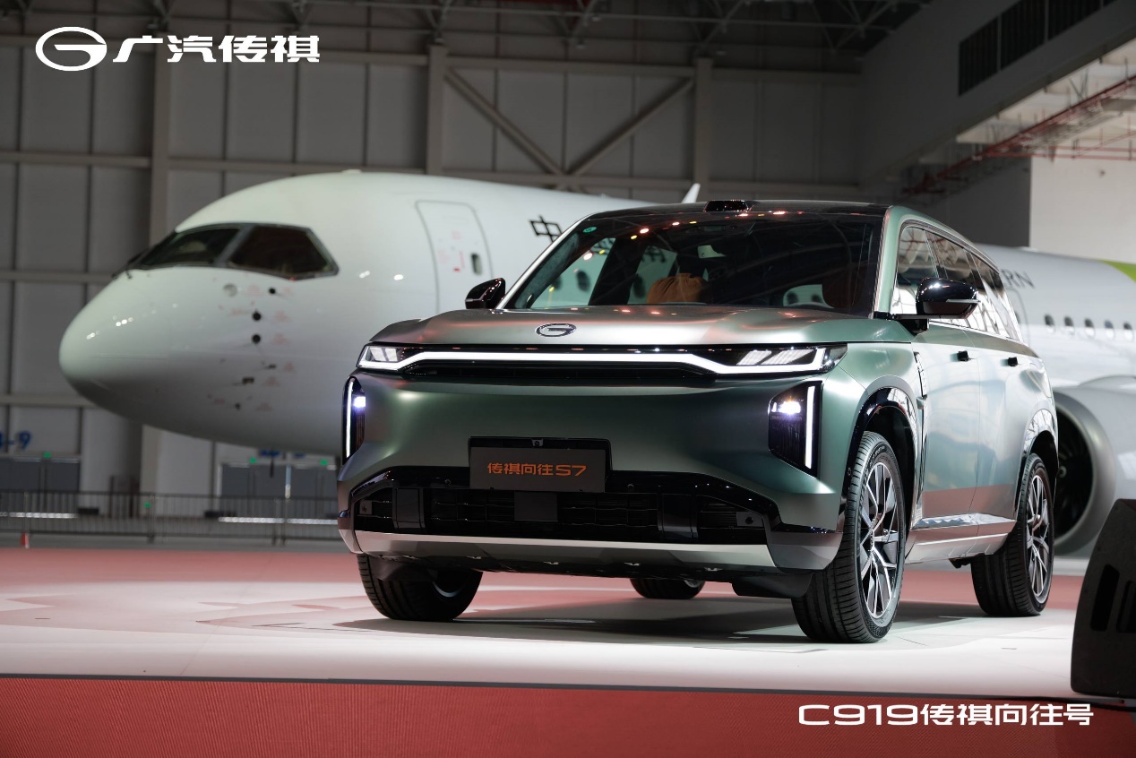 C:\Users\user\Desktop\【配圖】S7預售新聞稿\S7飛機同框1.jpg