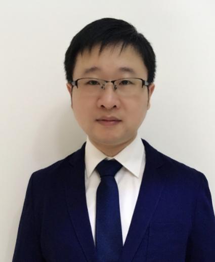 穿著西裝筆挺的男子AI 生成的內容可能不正確。