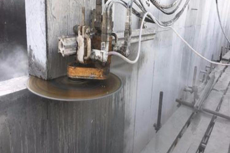 The effect of white corundum applied in sandblasting
